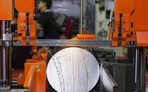 东升镇立式金属带锯床切削出现跑带故障解决方法！